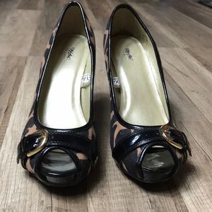 Mossimo animal print giraffes high heels